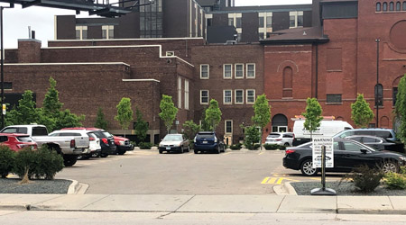 photo of building at 601 Chicago Ave lot